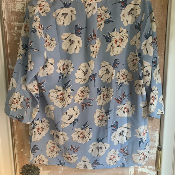 Light blue V neck floral blouse - Picture 3 of 3